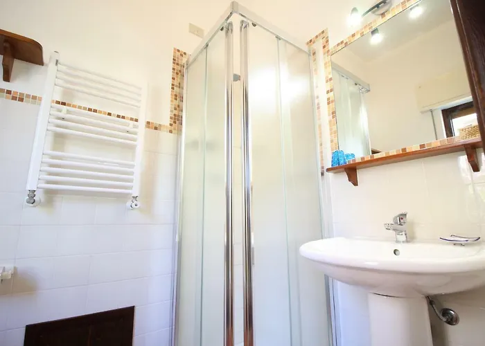 Rosa 4* تْشيفالو